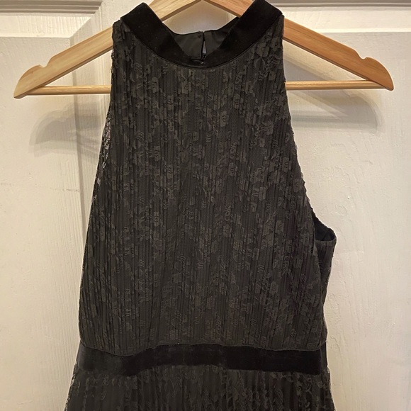 Dancing Lady Mini - Picture 3 of 9